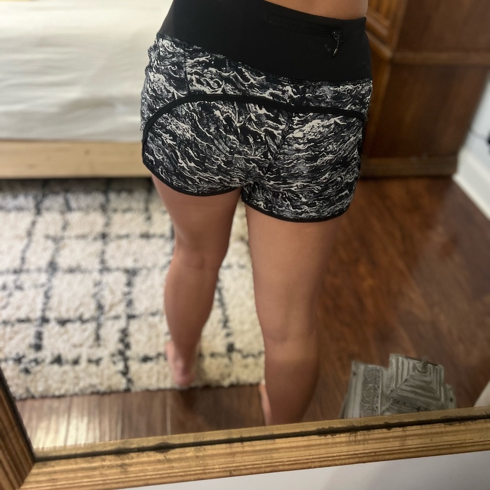 Lululemon shorts 4"